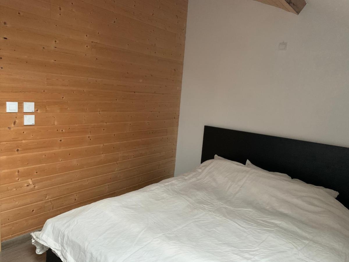 Chambre D'Hotes Dans Les Champs Jeux-Les-Bard Buitenkant foto